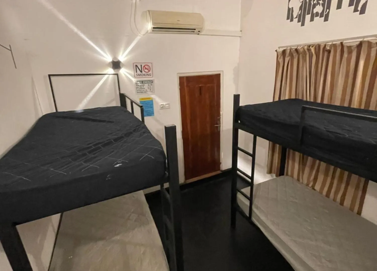 Dewceylon Hostel Negombo