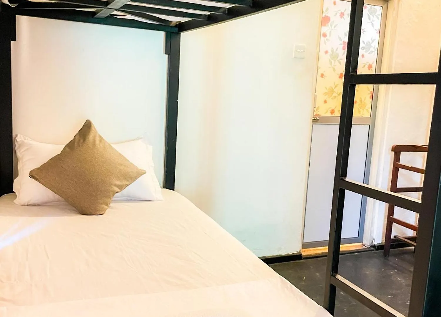 Dewceylon Hostel Negombo