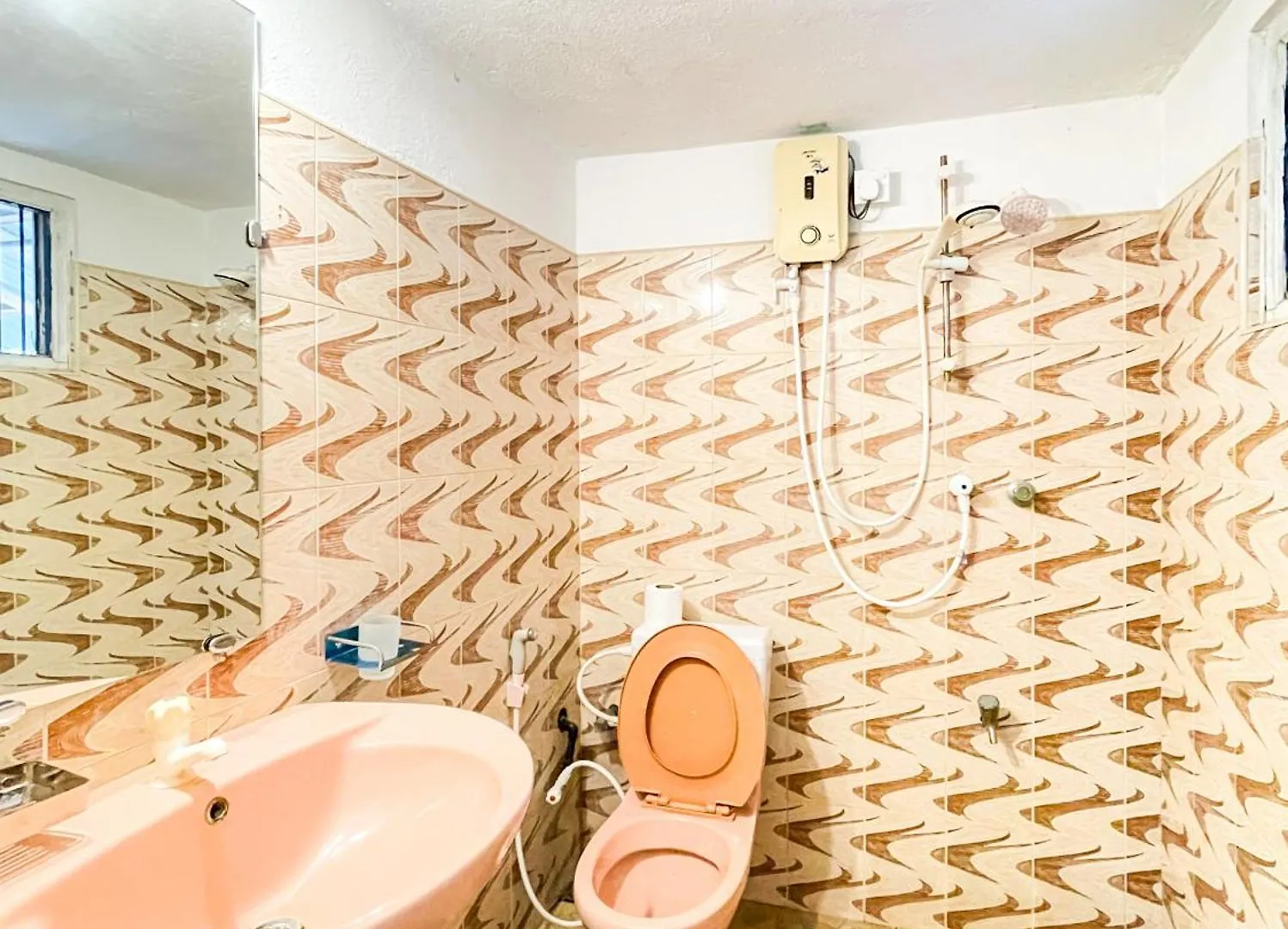 Dewceylon Hostel Negombo