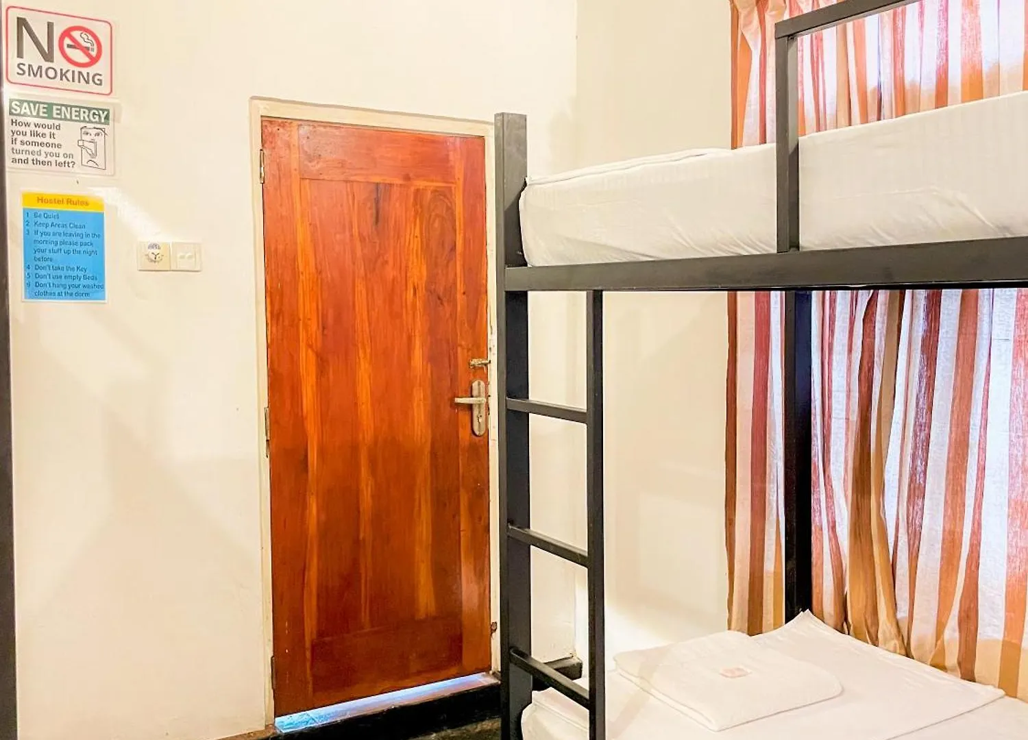 Dewceylon Hostel Negombo